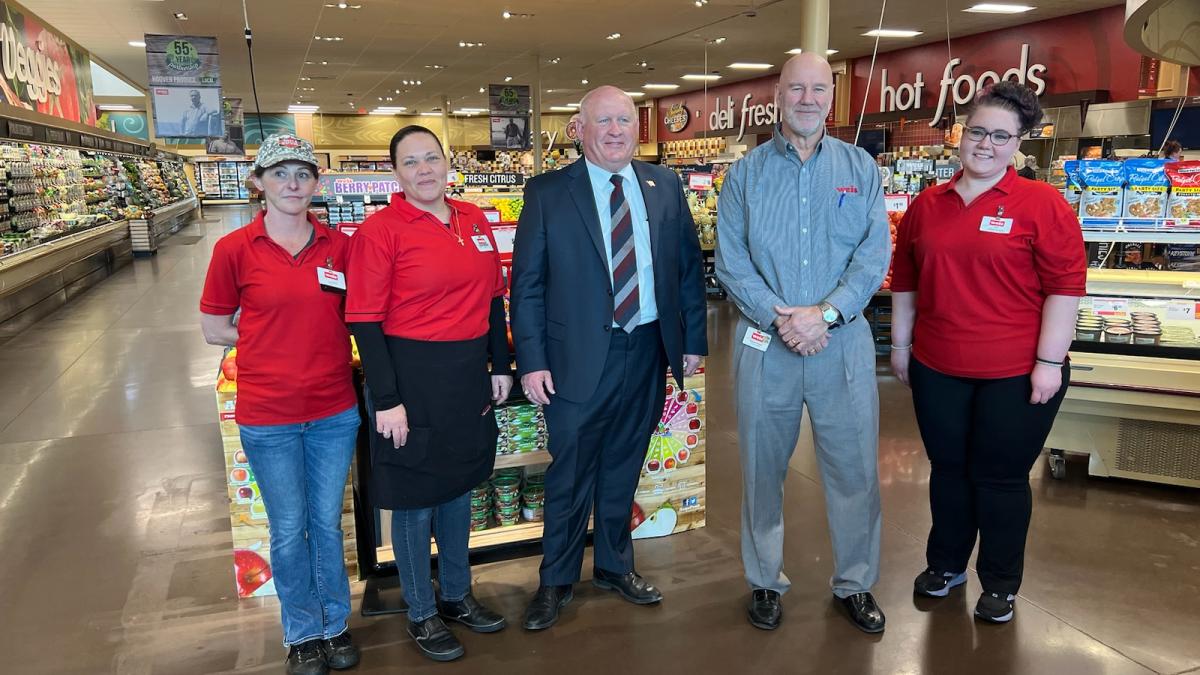Rep. Thompson Tours Weis Markets Representative Thompson